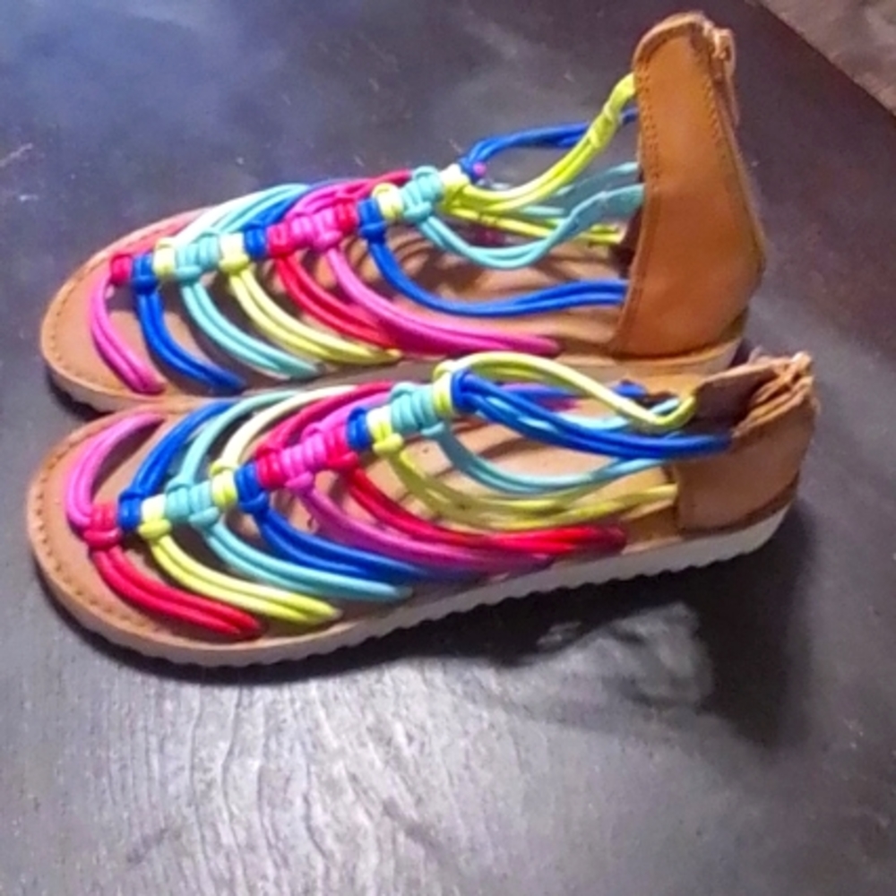 Girl's sandals